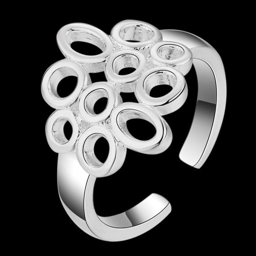 Regulowany srebrny pierścionek - ciekawe wzornictwo