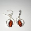 Srebrne kolczyki z kroplami bursztynu APER015